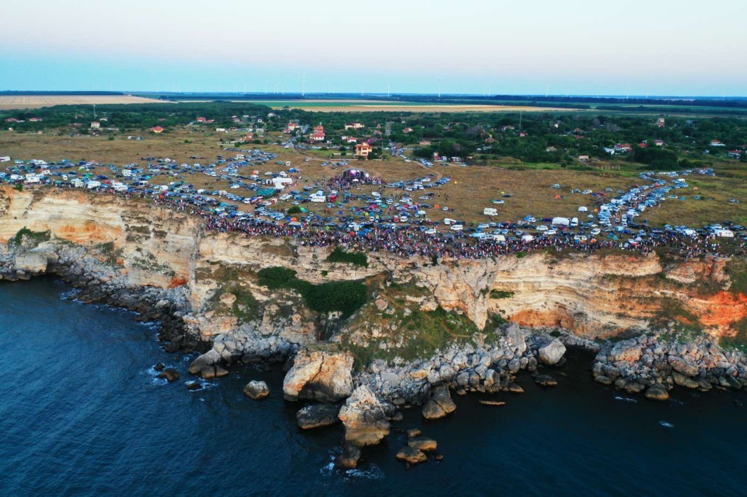 Първият изгрев на юли: Хиляди българи посрещнаха Джулай Морнинг