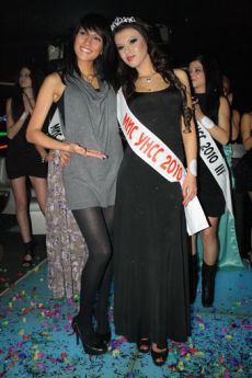Ралица Иванова стана носителка на титлата „Мис УНСС-Паспорт клуб 2010”. 