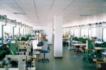 Известната фабрика за мъжка конфекция поема поръчки на германски възложители, изработвани досега в Китай