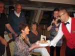 Българска сватба радва чужденците, въодушевява ги скеча на екипажа