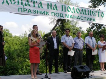 Традиционният празник „ Децата на Поломието – Празник под манастира“ бе открит 