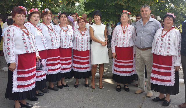 Десислава Атанасова откри фестивала „Сандрово пее и танцува“ 