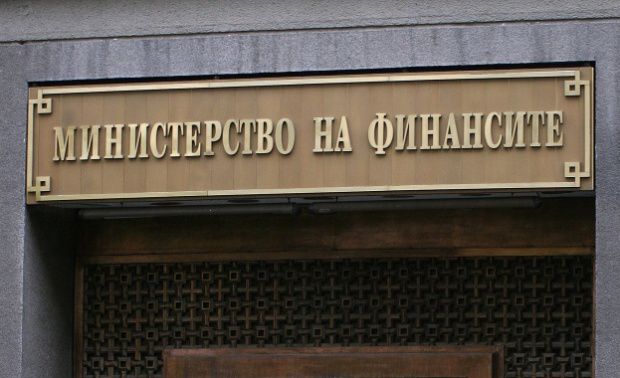 Данъчните приходи продължават да изостават