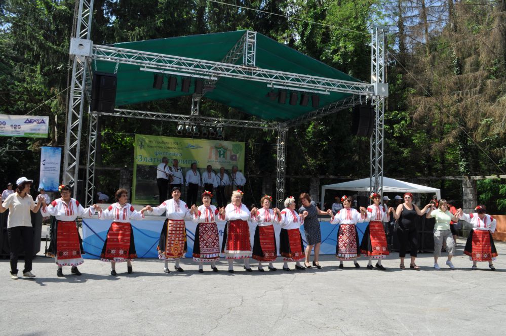 Празник на липата събра 50 фолклорни изпълнители от страната в Лесопарка