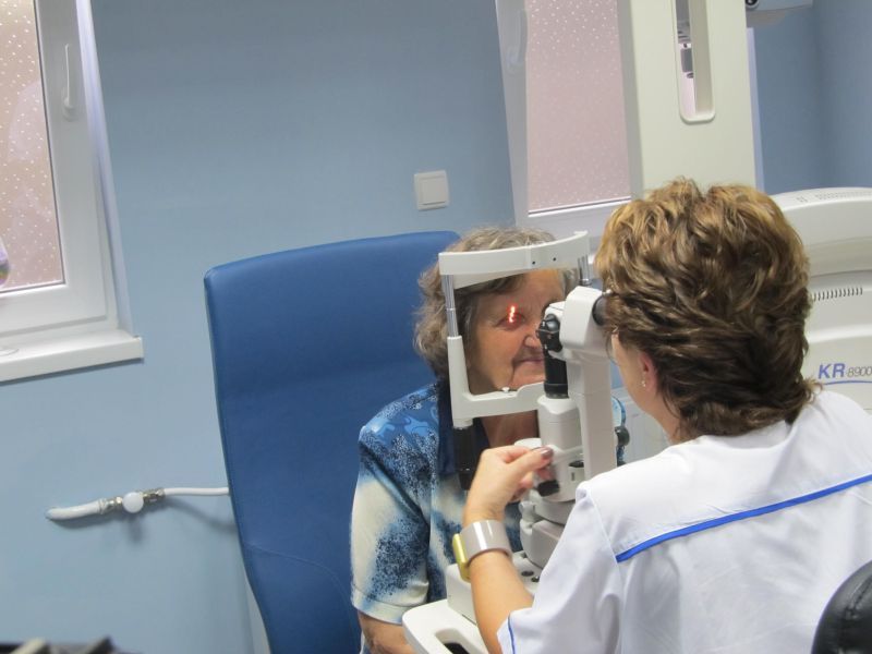 Училище по катаракта събира отново пациенти в МБАЛ 