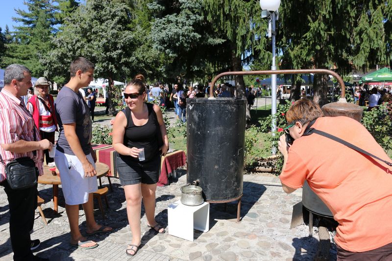 Фестивалът на сливата и сливовата ракия привлича все повече гости 