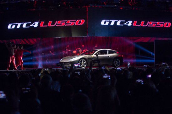 Ferrari показа GTC4Lusso на клиенти