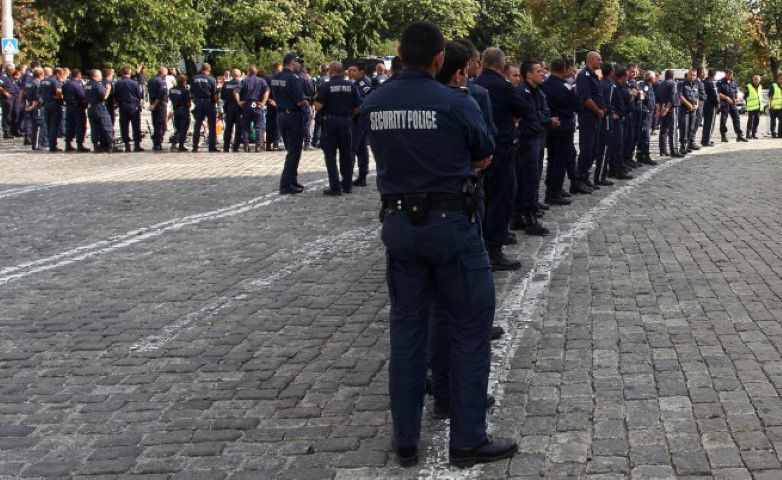 Верижни полицейски протести започват от Варна