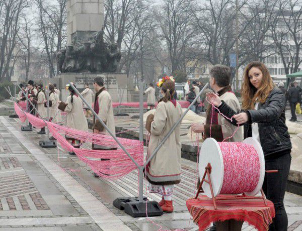 Най-дългата видинска мартеница тръгва по света