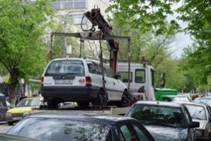 Хулиган преби общински служител - заби глава в лицето му