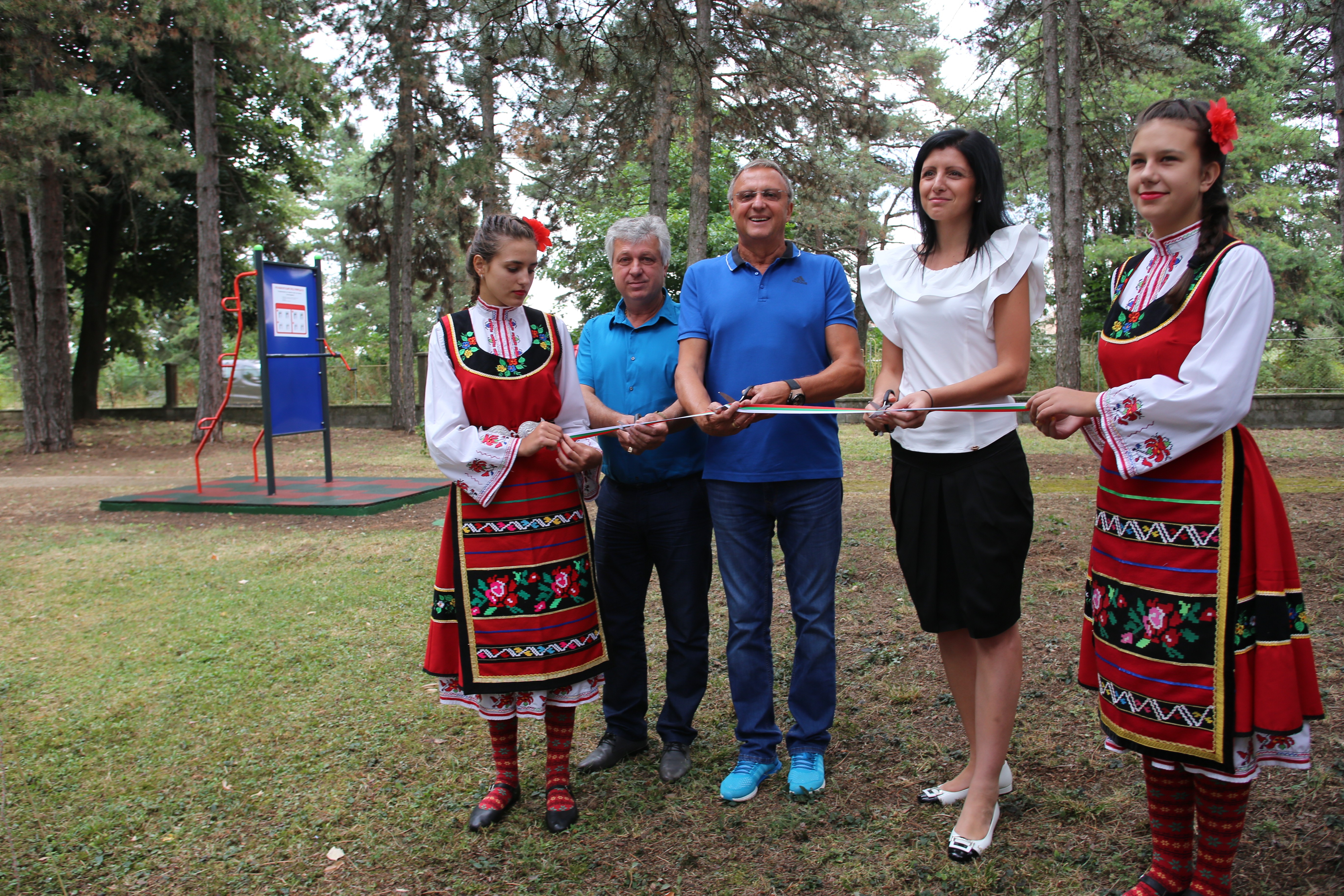 Народният представител Пламен Нунев откри външен фитнес за хора с увреждания в  Борово