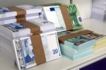 Забраняват плащанията в брой над 5000 лева