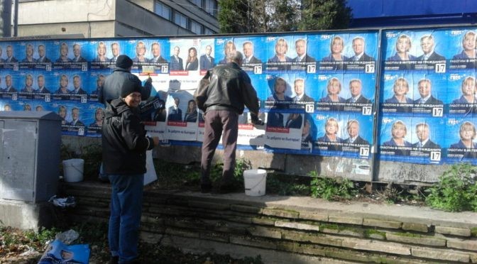 Скандално! Младеж пребит жестоко, защото лепи плакати на Румен Радев!