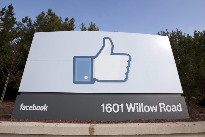 `Фейсбук` и `Гугъл` ще се борят с невярната информация в интернет
