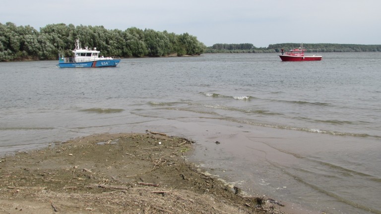 10 кораба заседнаха в Дунав край остров Белене