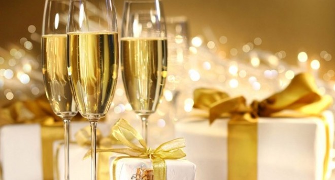 Защо се пие шампанско на Нова година и с какво мезе върви най-добре?