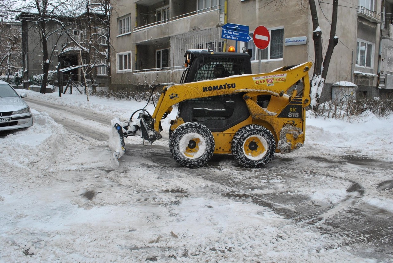 25 см. сняг в Русе, второстепенните улици все още не се чистят