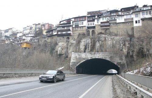 Пътната агенция вкара 16 тунела в `черен списък`