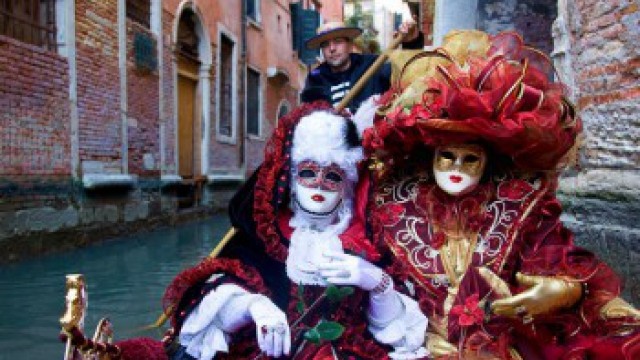 Избират най-добър костюм и маска на Венецианския карнавал