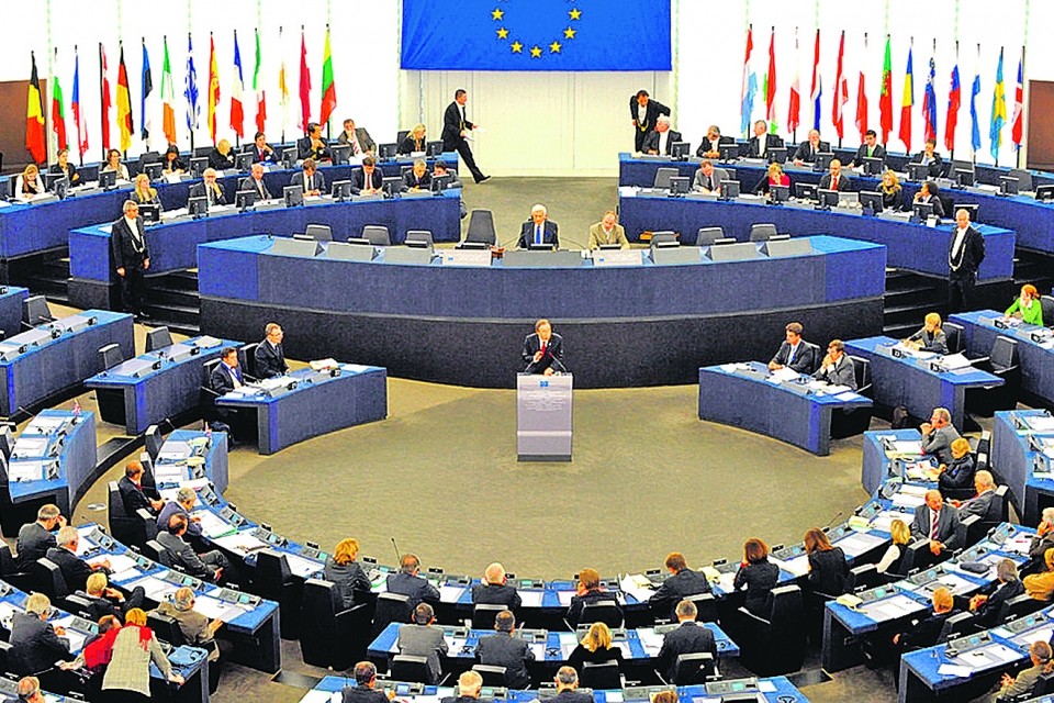 Европарламентът иска ЕС до 2 месеца да въведе визи за граждани на САЩ 
