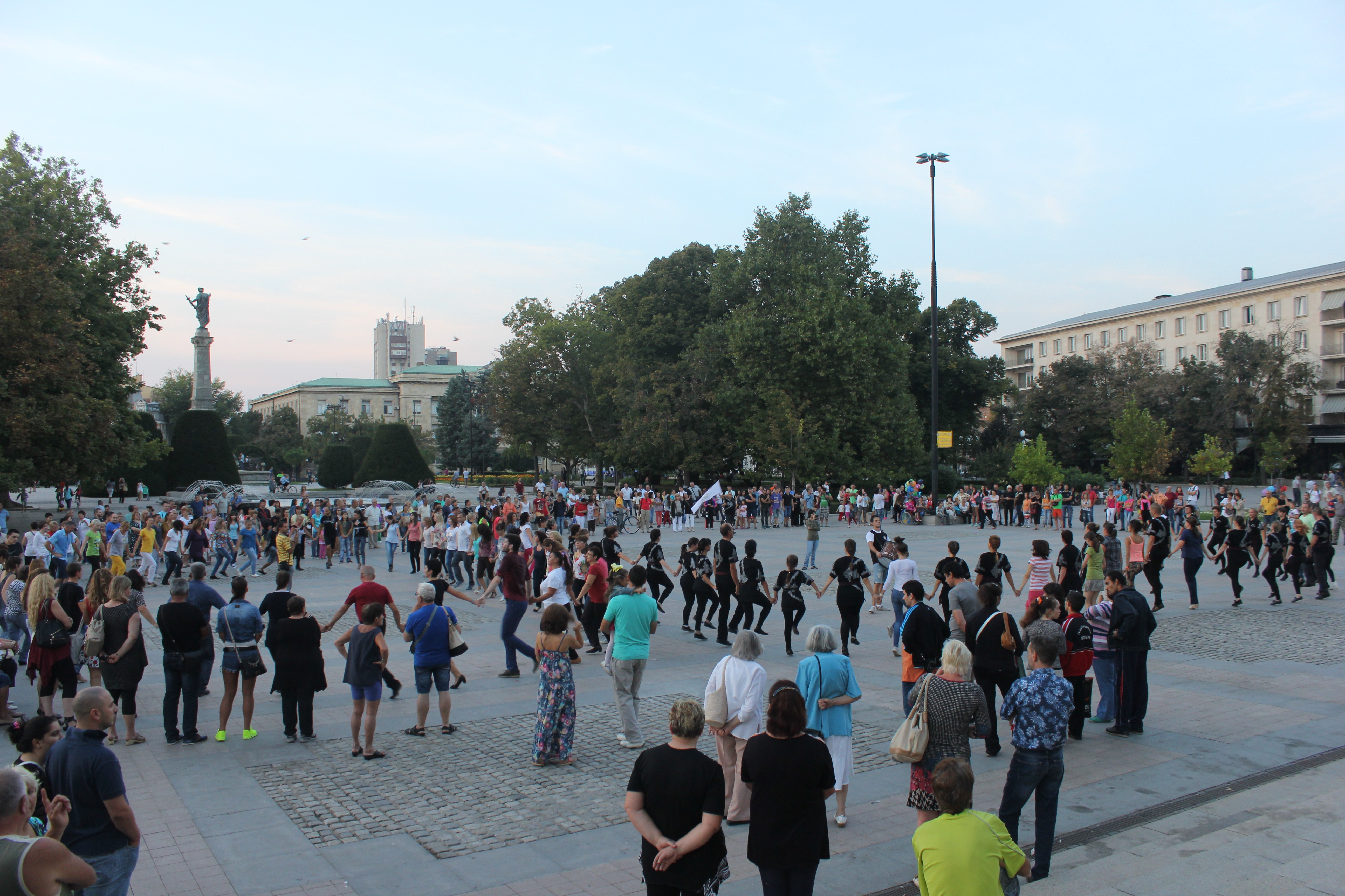 `Играорци` канят всички русенци на кръшно хоро на площада