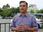 В българската политика различията между партиите и политиците нямат друг смисъл освен „Стани Да Седна“