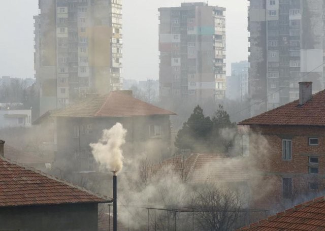 Преждевременно: 15 000 българи починали от мръсен въздух  На четвърто място сме в света по смъртност, причинена от запрашаване