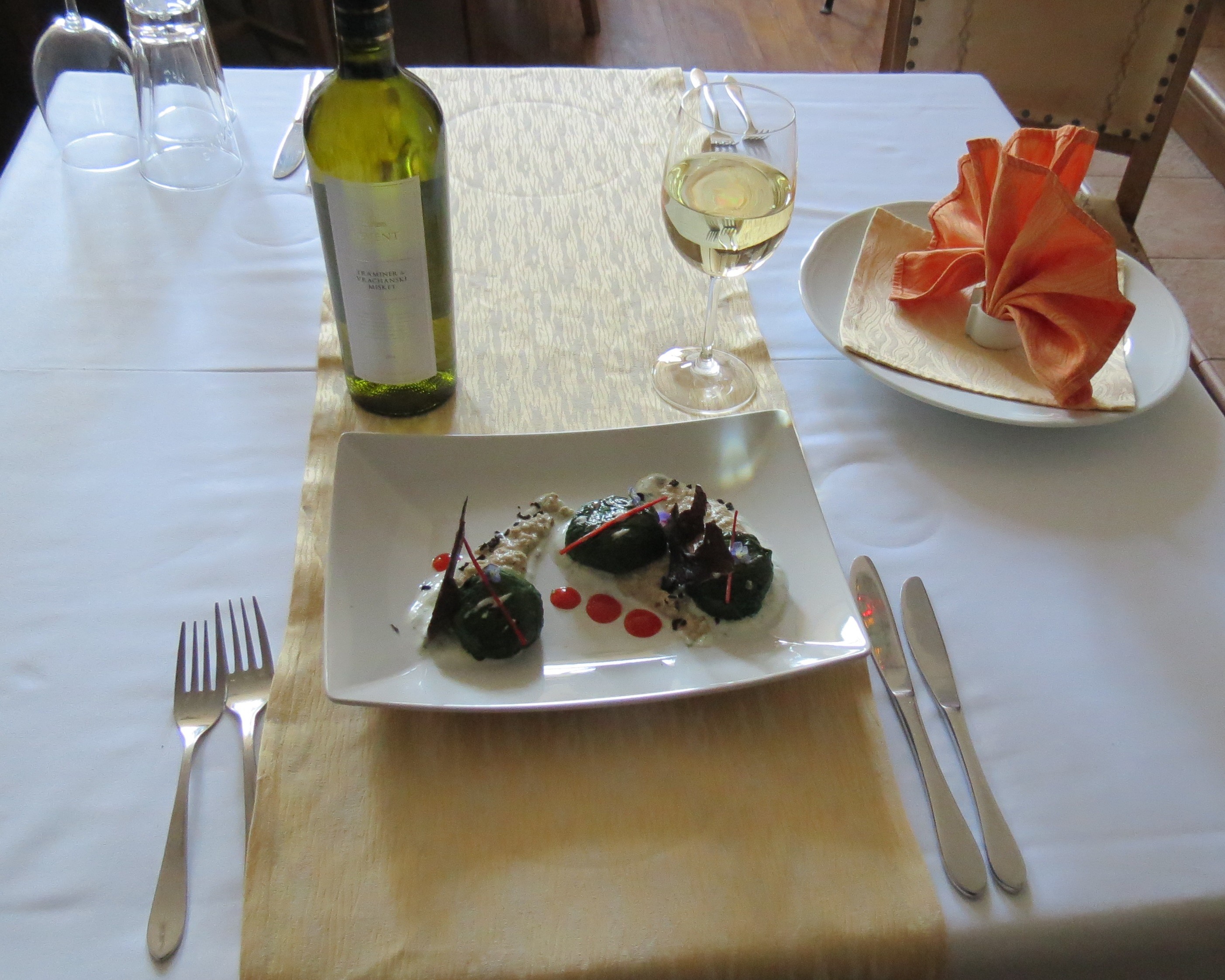   Ресторант `ЛЕВЕНТА` представя новата винена реколта 2016 г. на `Винарска къща Русе.    