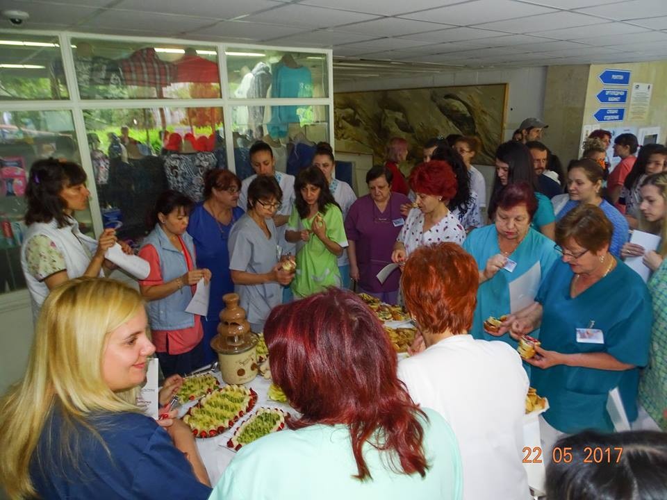  Шоколадово здравословно партина  екипите медицински сестри от всички 31 отделения на УМБАЛ-Русе 
