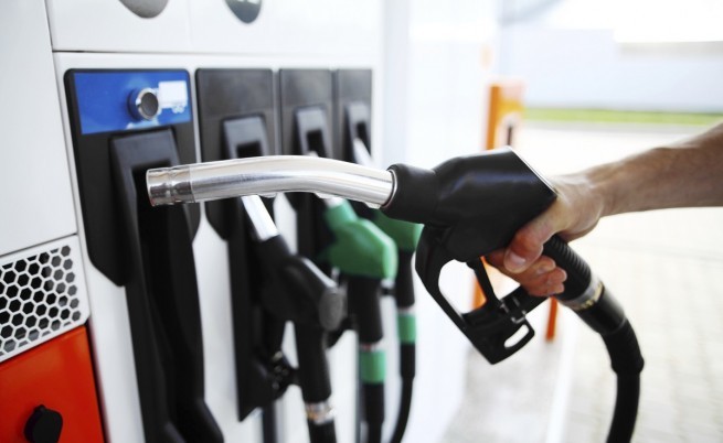 Цените на горивата в най-големия пограничен и традиционно скъп  Русе, вече повече от година са едни от най-ниските цени у нас