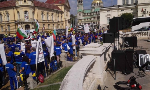 БСП се среща с протестиращите от ЕМКО.Синдикатите от Дунарит са изразили своята писмена подкрепа на оръжейниците от Трявна и Монтана