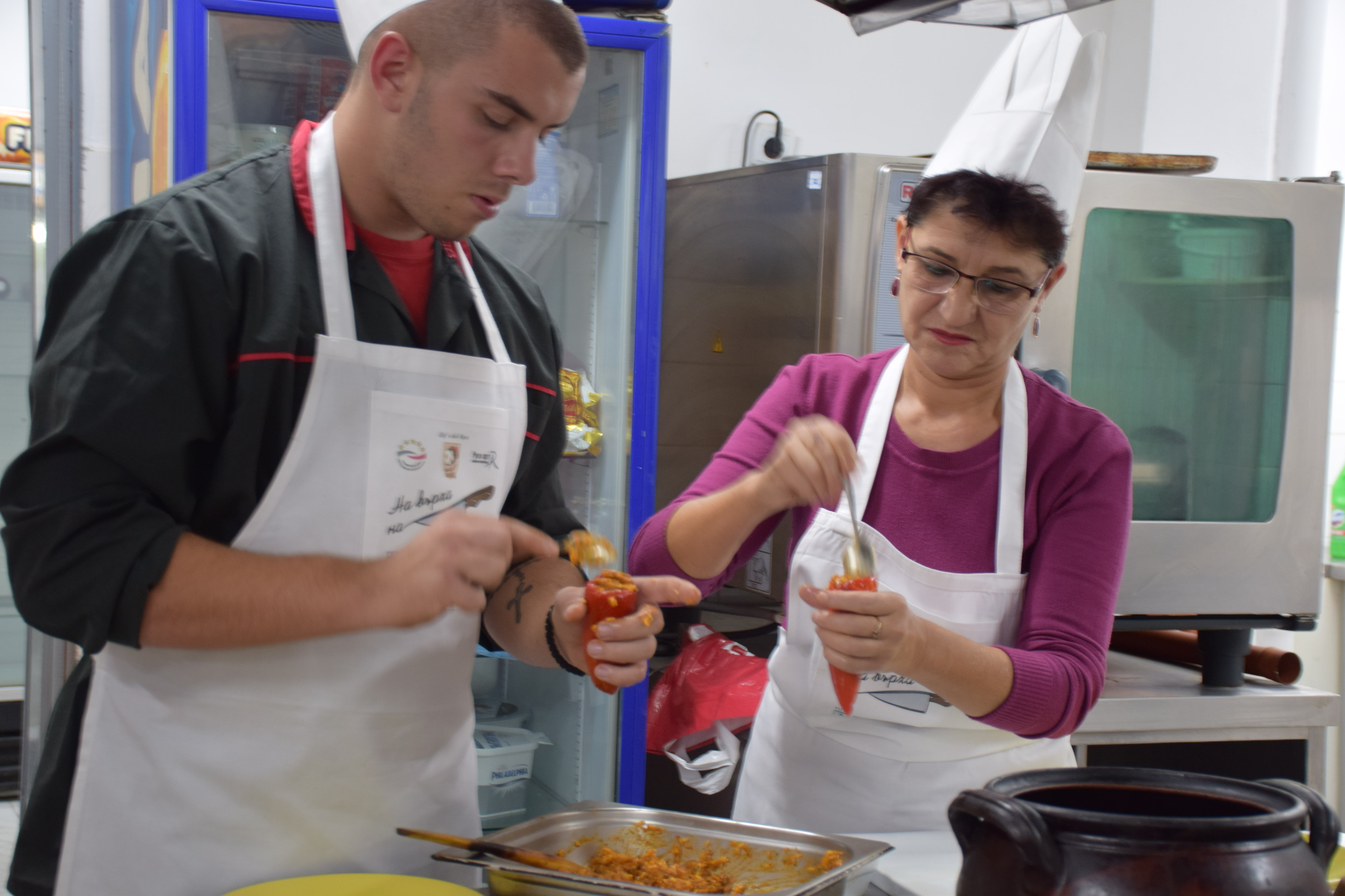 Чушките на БНТ спечелиха кулинарното `медийно` състезание `На върха на ножа`