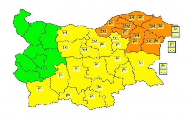 Оранжев код за силни валежи и вятър е обявен за 6 области