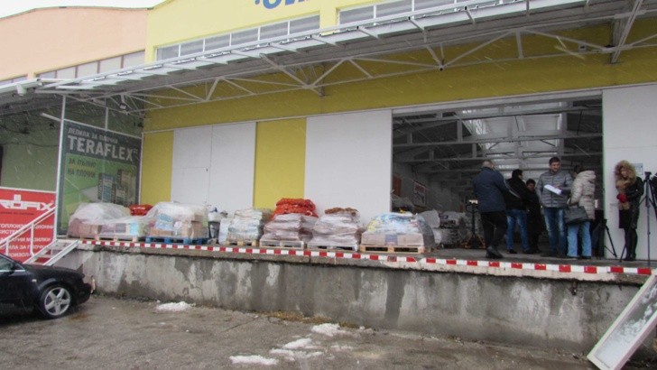 Сиана комерс изпрати 3 тона храни за двата приюта на отец Иван