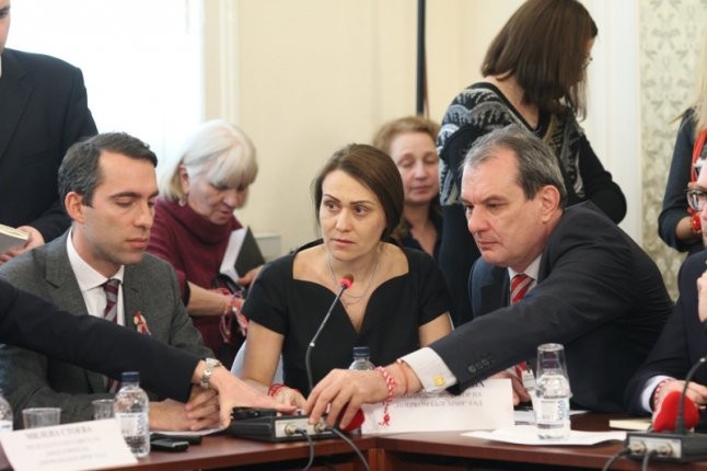 `Галъп`: 72% от българите смятат случващото си с ЧЕЗ за ненормално и неприемливо