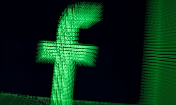 Защо сме развили пристрастеност към Facebook?  