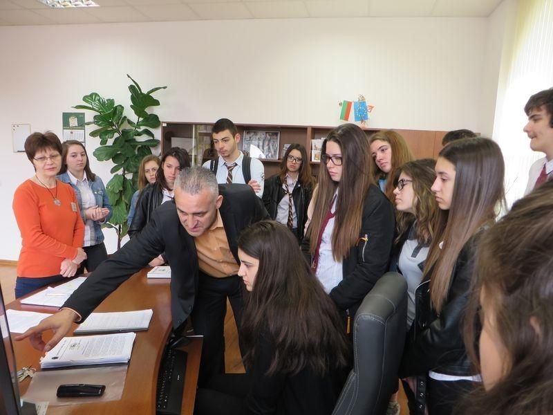 Ученици и студенти в Административен съд в Русе