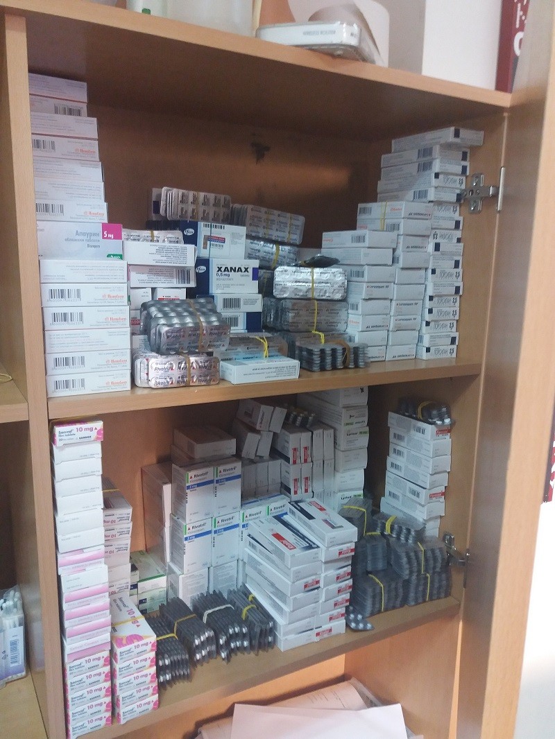Служители на Митница Русе разбиха канал за трафик на наркотични медикаменти, задържани са 26000 таблетки