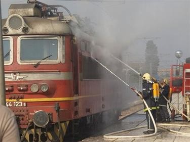 Поредният локомотив на БДЖ запуши със 115 пътници във влаковата композиция