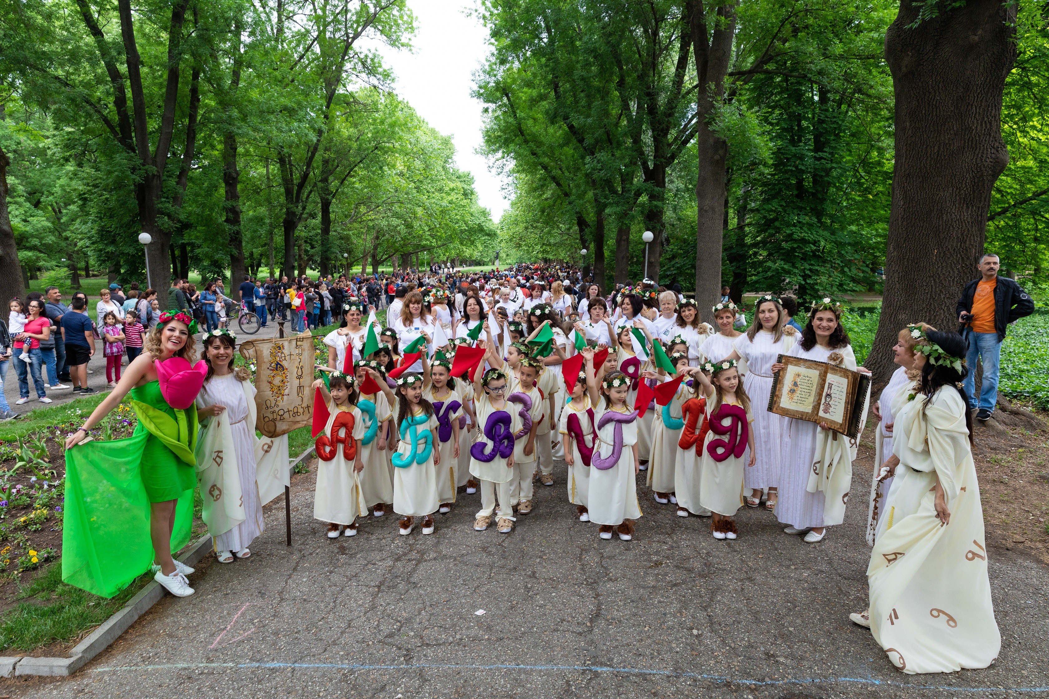 600 деца се включиха в спектакъла- шествие в центъра на Русе