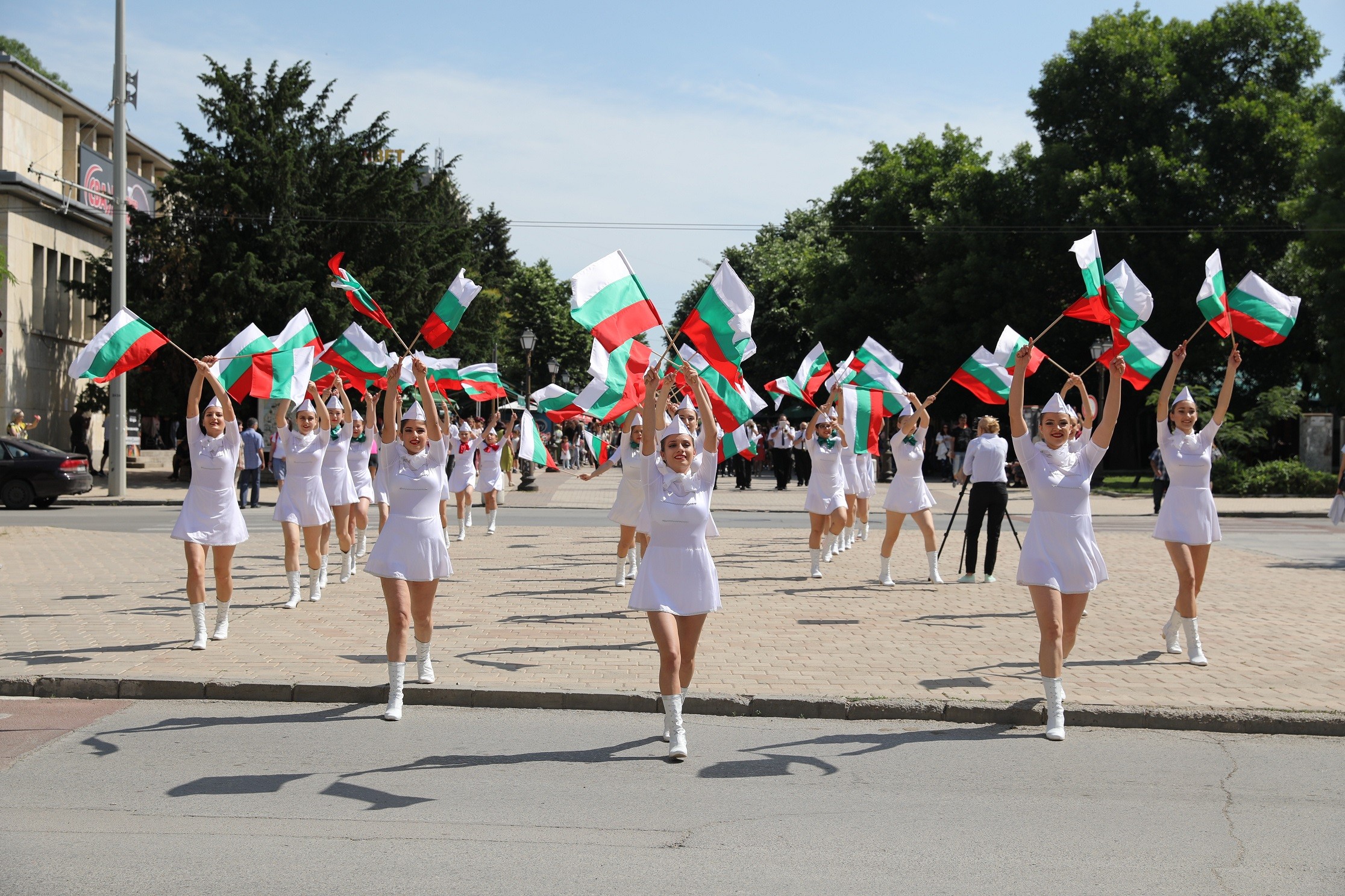 Русенци отбелязаха 24 май с шествие и празнична програма