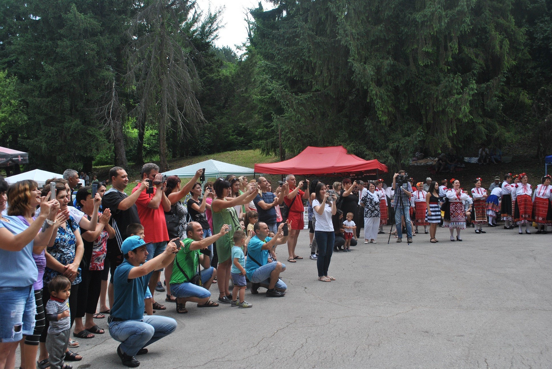 Фестивалът `Сцена под липите` се провежда в Лесопарка за пети пореден път