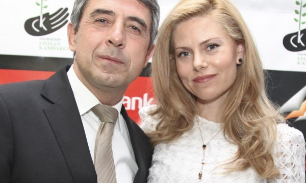 Под венчилото: Плевнелиев и Банова – вече семейна двойка На церемонията присъствали децата и на двамата