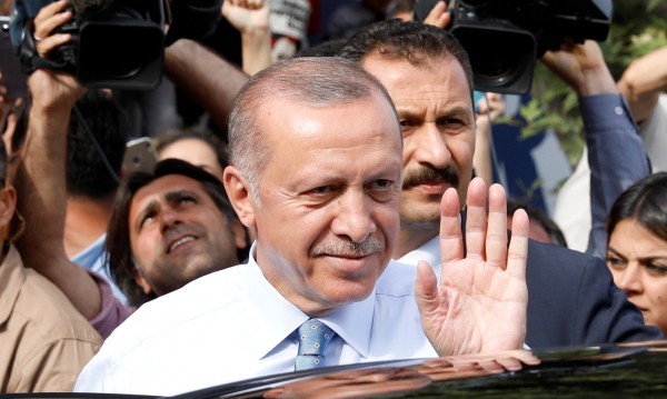 Ердоган води на изборите за президент, но може да изгуби мнозинство в парламента