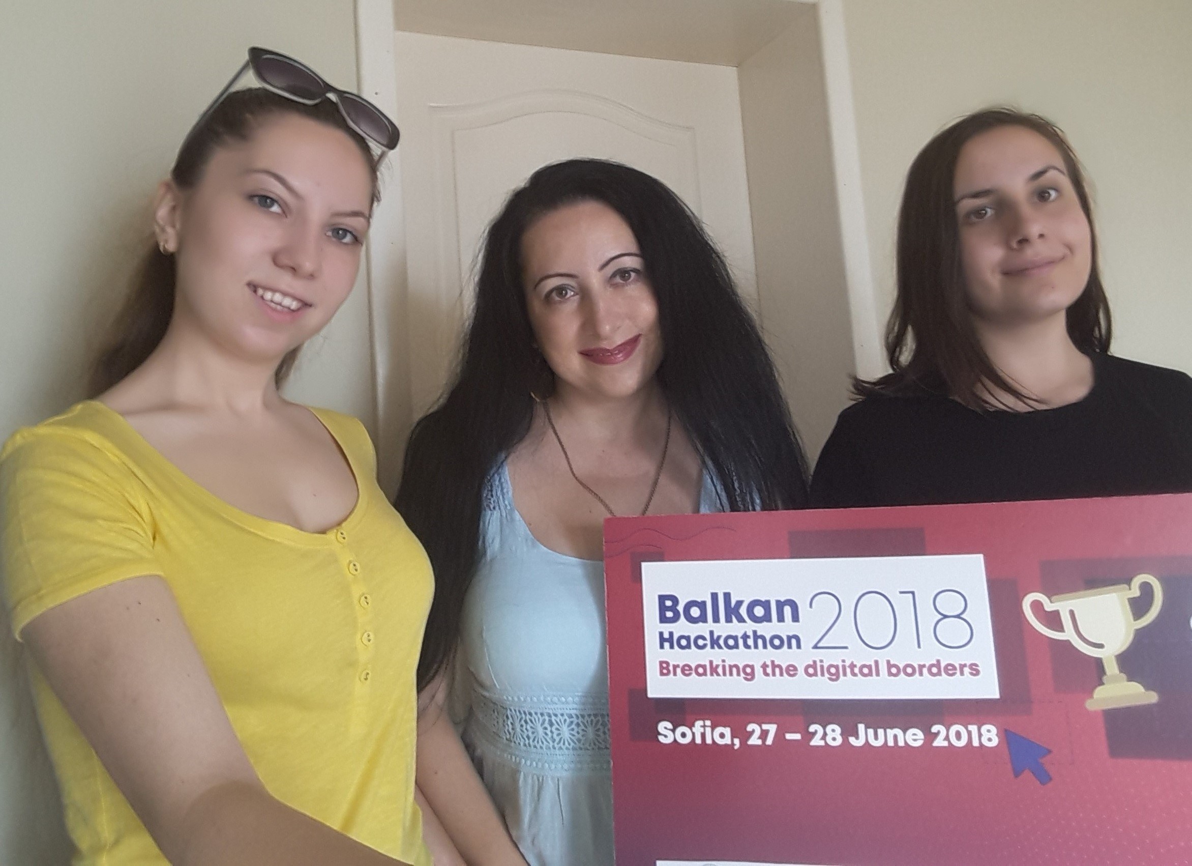 Ученички от ПМГ `Баба Тонка`– Русе  спечелиха награда на първия Балкански хакатон