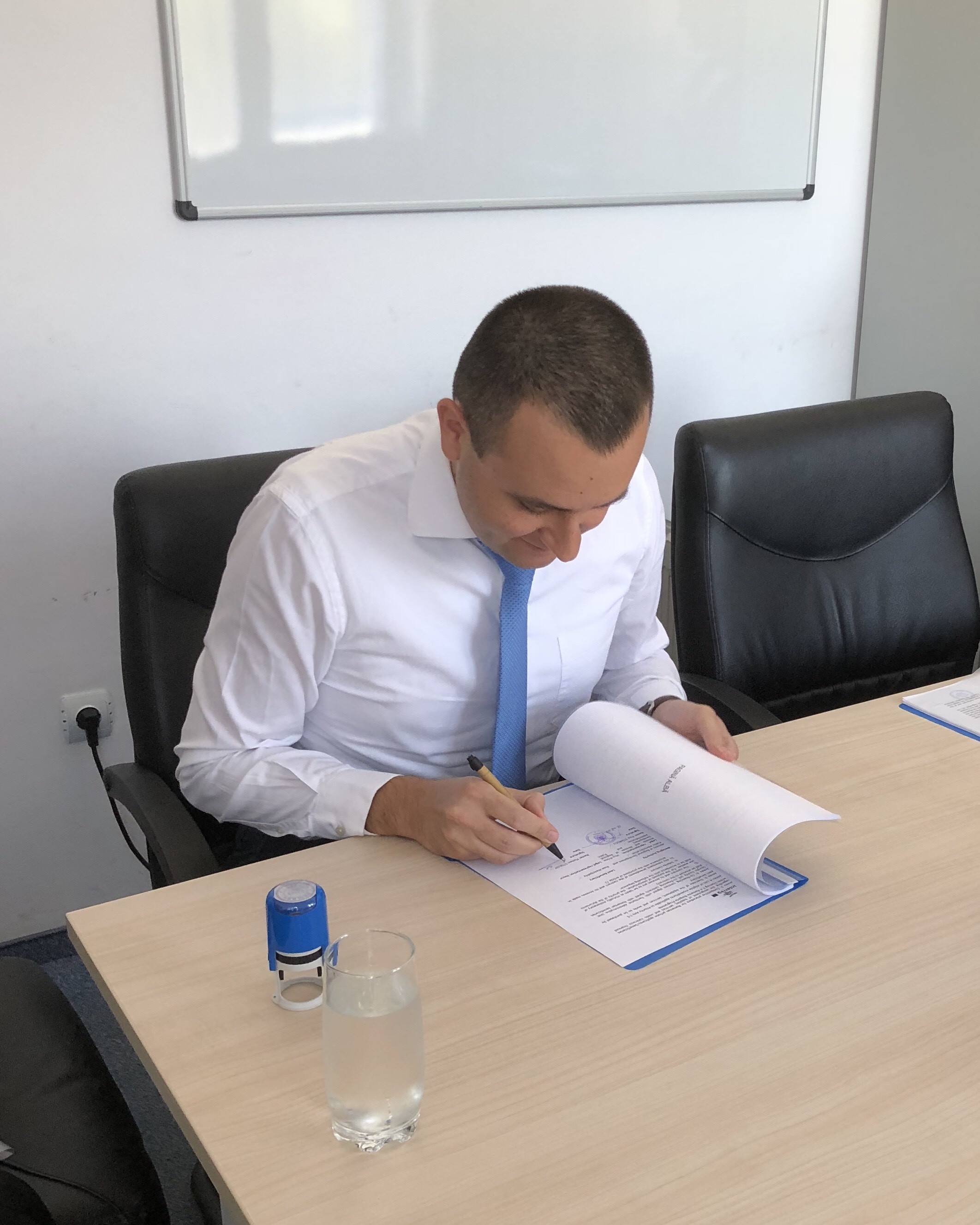 Зам.- кметът Страхил Карапчански подписа договор за финансиране на ремонта набул. Трети март и Сарайския мост