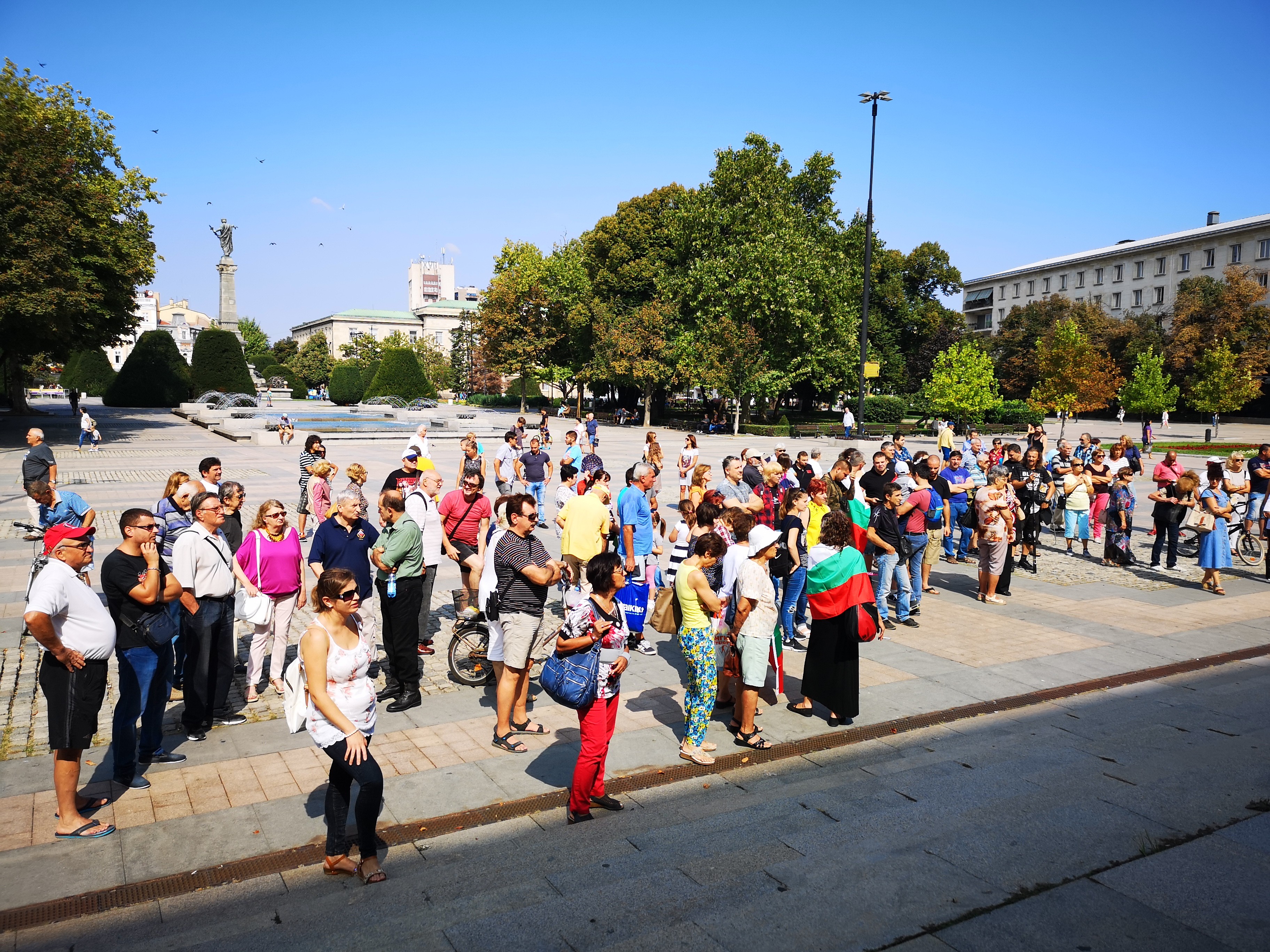 Близо 100 души подкрепиха в Русе протеста за Смяна на системата