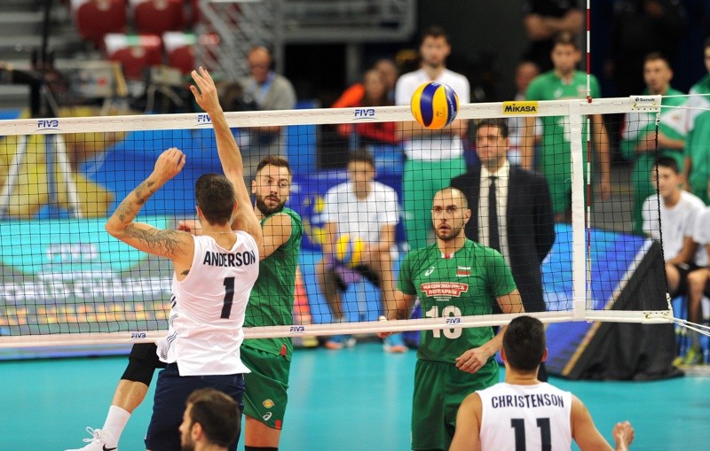 България с тежка загуба от САЩ на Световното по волейбол  