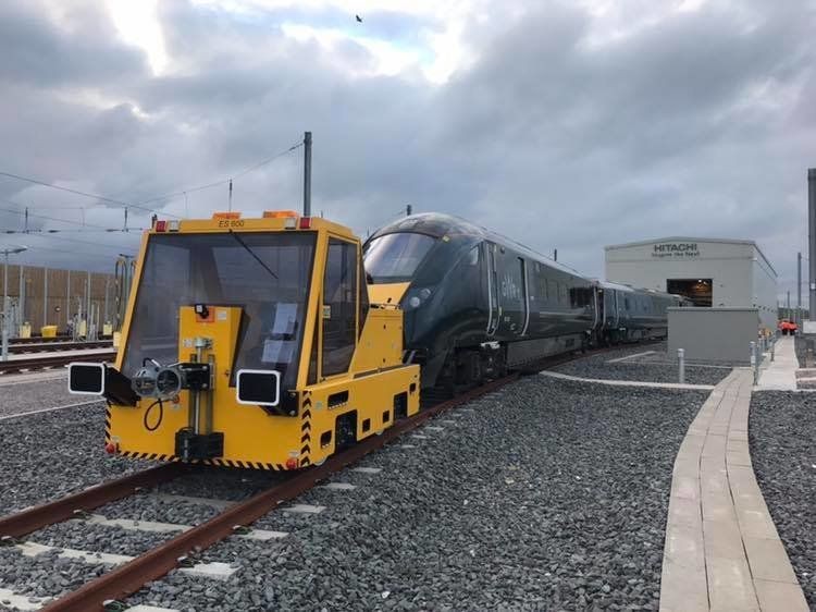 Влакове Hitachi в Англия вече се обслужват от български локомотив на батерия