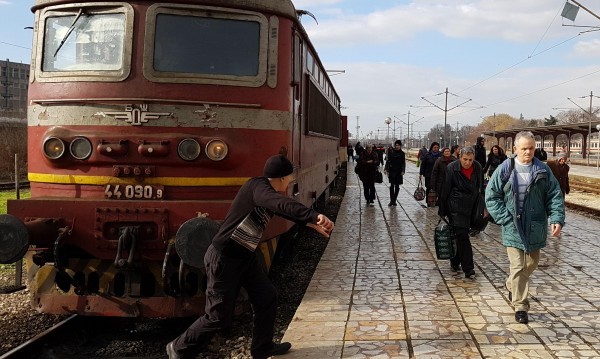 Разрухата в БДЖ: Забавени ремонти, лош контрол... 